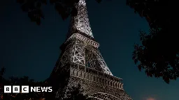 US tourists stay in Eiffel Tower overnight while drunk - prosecutors